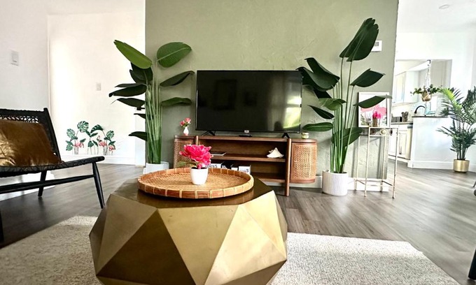South Middle River House | Casa Flamingo