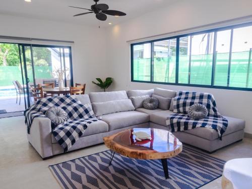 Samara House | Casa Jurassic Amazing villa 10 min walk to the beach
