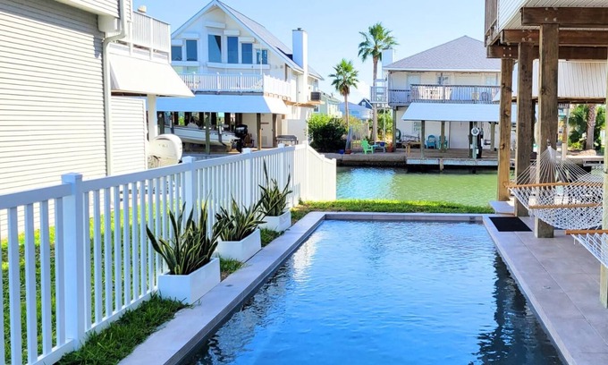 Galveston House | Casa MariMar|Pool|Boat Lift|Golf Cart|Kayak