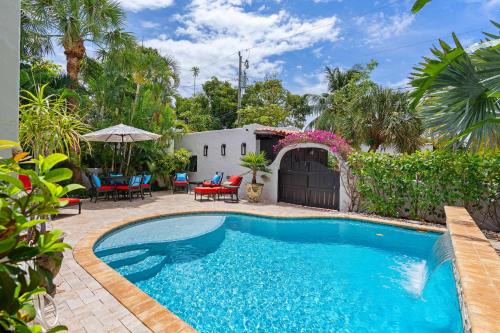 Sunshine Park House | Casa Michaeline - Escape to a Glamorous Spanish Pool Oasis