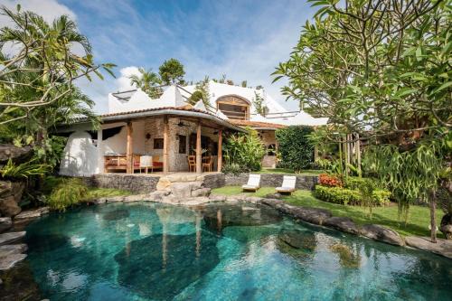Batu Bolong Villa | Casa Mila - 4 BR Luxury Family Villa 5 Min from Canggu Beach - Bali