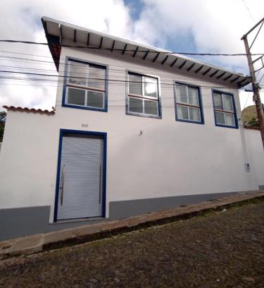 Ouro Preto Apartment | Casa nova com suítes amplas