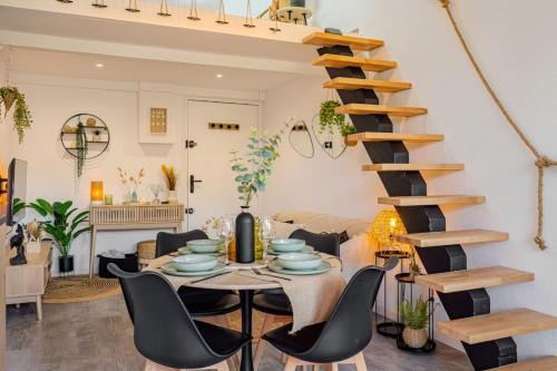 Carnon-Plage Apartment | Casa Paillote - On the Port - Air Conditioning - Calm and Cozy