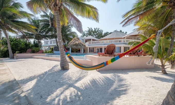 Boca Ciega Villa | Casa Redonda - Luxury Oceanfront 4 Bdrm Private Home