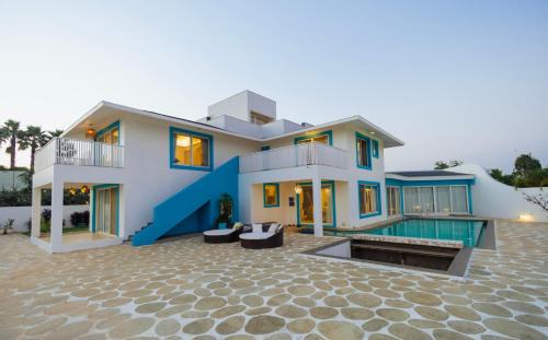 Morjim Hotel | Casa Singh BY Akama Homes