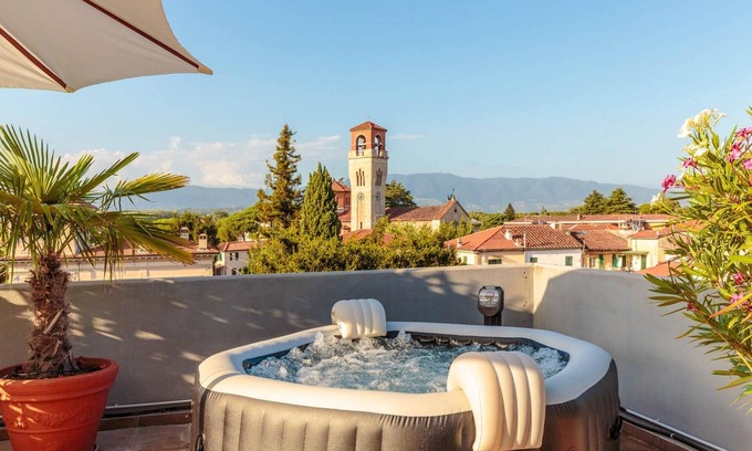 Lucca Historical Center Apartment | Casa Stella in Lucca