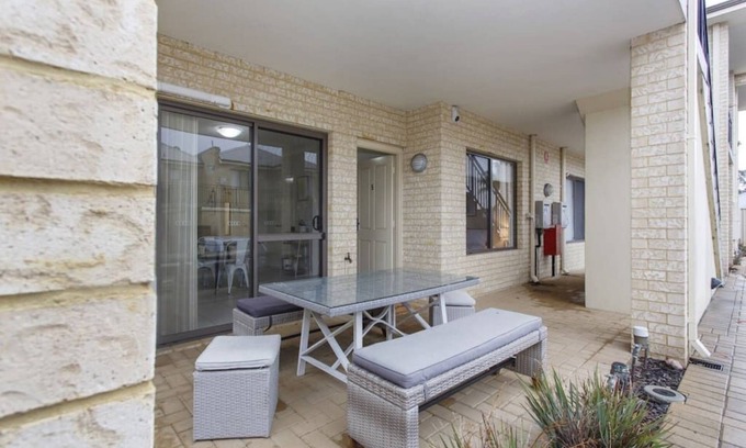 Redcliffe Apartment | Casa Toucan - 2 bedroom apartment close to the airport