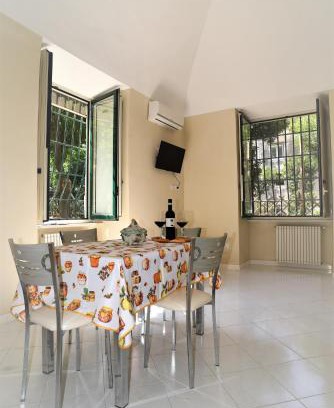 Meta Apartment | Casa vacanza "Nonna Matilde" a Meta di Sorrento, 600mt dal mare, casa per 4