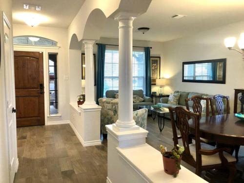 Killeen House | Casa Verona- spacious 5 br/3.5 ba in H Heights