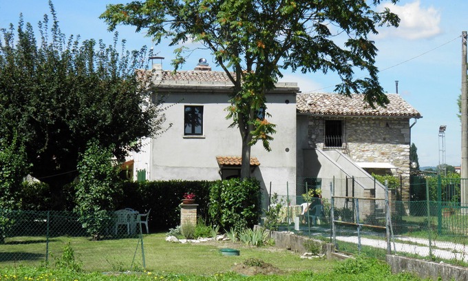 Monteluiano House | Casa Vincia 5-6 beds on two levels with a large garden