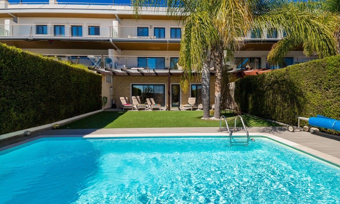 Lagos Ski Chalet | Casa Vista Lago | professionally cleaned | 4-bedroom townhouse | within walking distance of Lagos centre