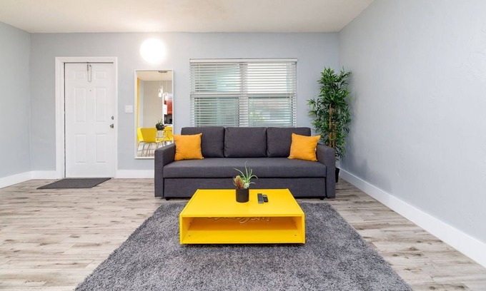 Coral Shores Apartment | ★ ☆★ ☆★ Casa Zebra ★ ☆★ ☆★ Less Than a Mile Away From the Beach