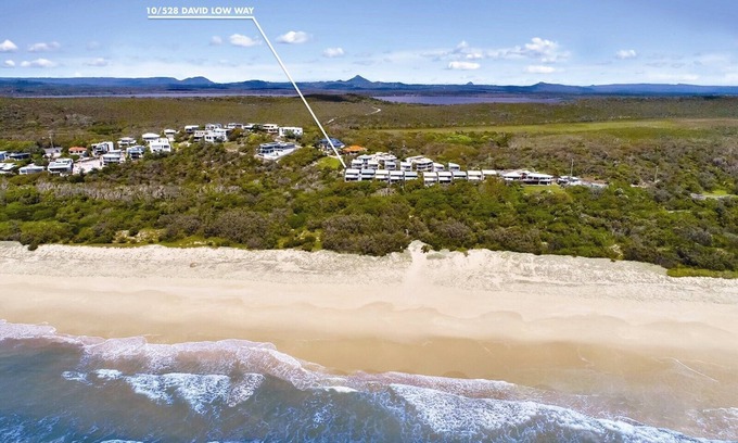 Castaways Beach House | Castaways Beach House, Sunshine Beach and Pet Friendly