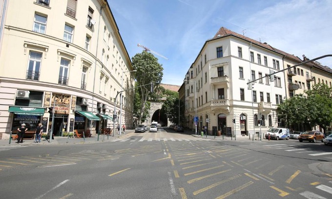 Budavar Apartment | Castle Courtyard Hideaway