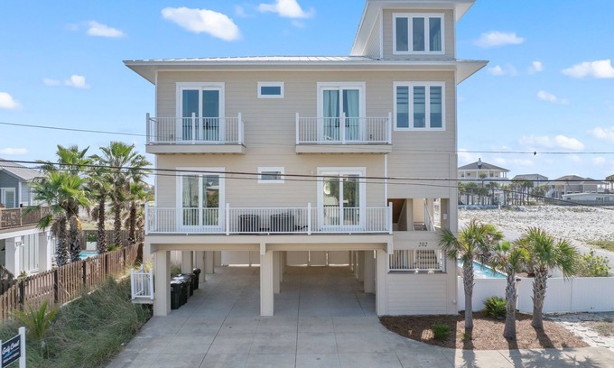 Villa Primera House | Castle de Playa 🌊 Gulf-View Estate w/Pool, Rooftop Deck + Elevator