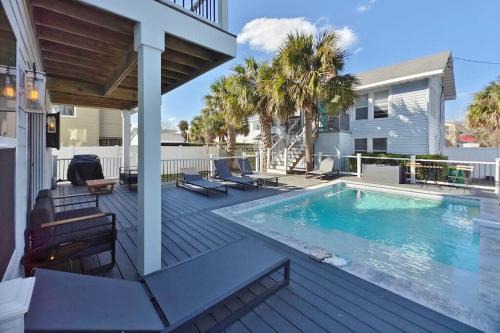 Jacksonville Beach Apartment | Casual Beach Getaway - Pool - Short Walk to Beach