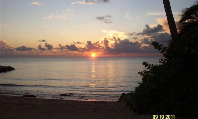 Seven Mile Beach Condo | Cayman Islands Famous Seven Mile Beach Oceanfront Sunset Cove #104 corner unit