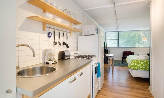 Brookwood Apartment | CCJ Hidden Gem Well Equipped Studio Perfect for Business Travel