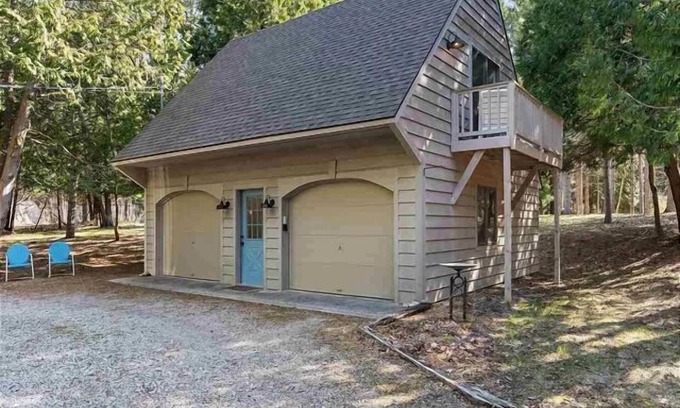 Harbor Springs Apartment | Cedar Bluff Carriage House