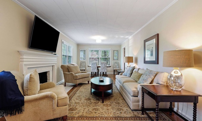 Guntersville House | Cedar Cottage at Lake Guntersville nLocated a block from boat launch and park