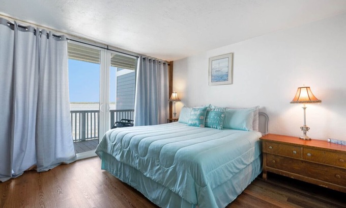 Cedar Key House | Cedar Key Breeze Gulf front townhouse 20% weekly/30% monthly discounts!