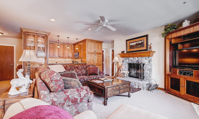 Beaver Creek Apartment | Centennial 2 Bedroom Condo Unit no. 18