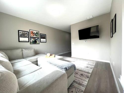 Cedar Falls Apartment | Central Cedar Falls Townhome - King Beds!