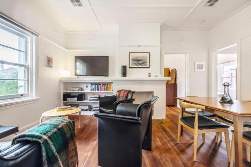 Parkville Apartment | Central Flair - Cultural Vibrancy & Historical Charm