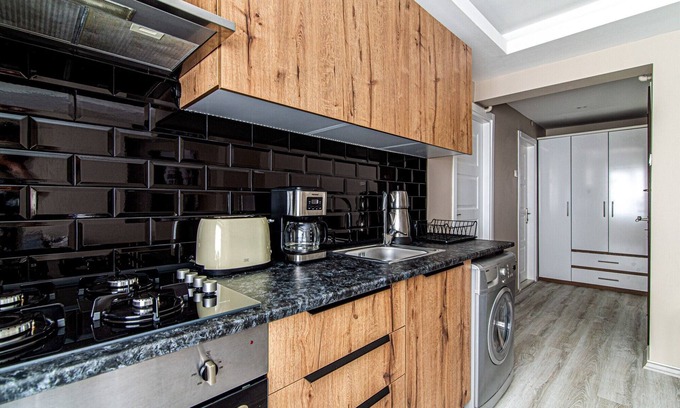 Gumussuyu Mahallesi Apartment | Central Flat near Taksim Square with Balcony