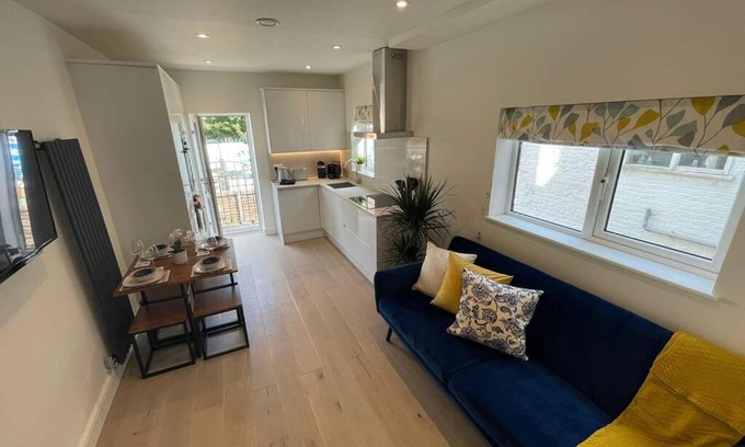 Sands End Apartment | Central Location, Modern & Fully Equipped New 2 Bed Apartment in Fulham, London