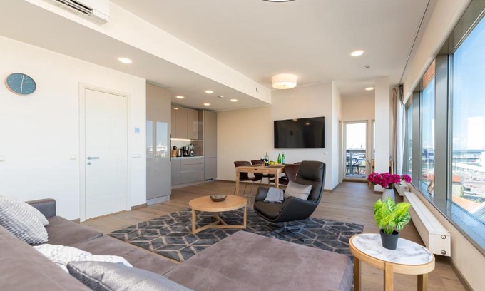 Kesklinn Apartment | Central Lootsi Penthouse