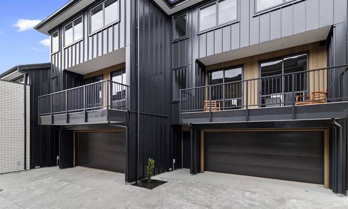 Hamilton North House | CENTRAL OASIS - HAMILTON HOLIDAY TOWNHOUSE, pet friendly in Waikato