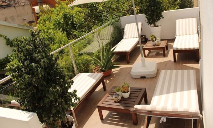 Cagliari Villa | Central, with garden, jacuzzi, 4 rooms w/bathroom