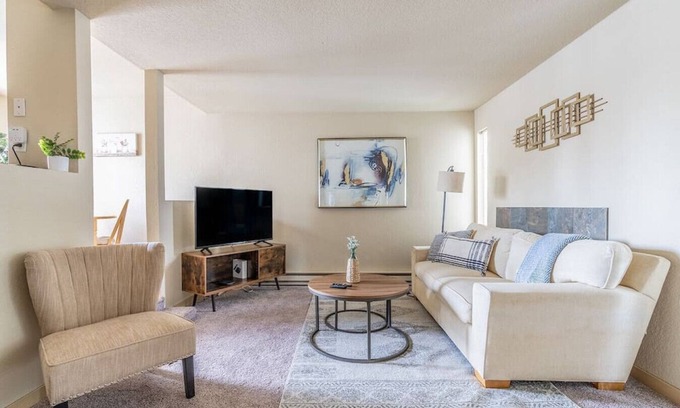 Shoreline Apartment | Centrally located 1 bedroom