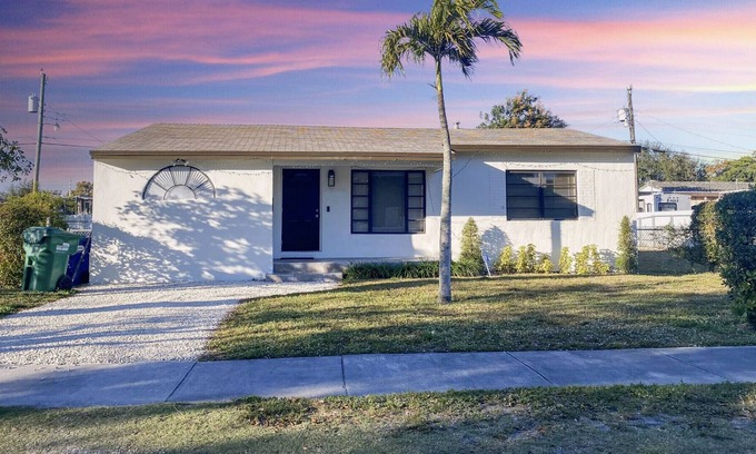 West Little River House | Centrally Located - Family Friendly