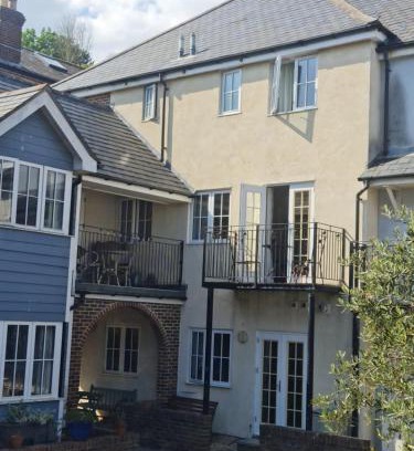 Ventnor House | Centrally located "Spring Cottage" Perfect Ventnor Holiday Home