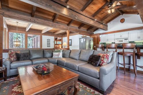 Tahoe Tavern House | Centrally Located Tahoe Taverns Condo, Close to Tahoe City & Skiing at Alpine and OV!