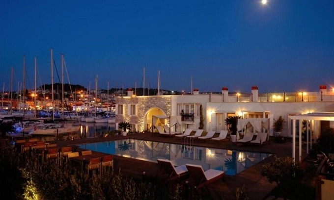 Cesme Hotel | Cesme Marina Konukevi