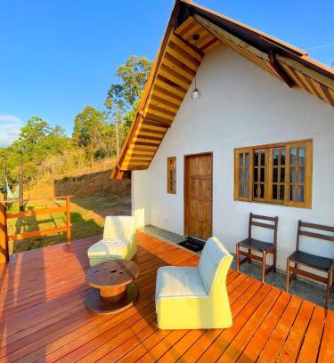 Camanducaia Ski Chalet | Chalé em Monte Verde com Lareira e vista das montanhas