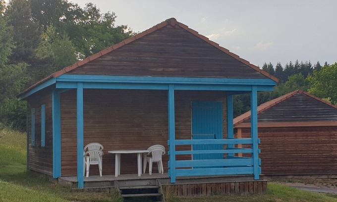 Blavignac Ski Chalet | Chalet* 3 rooms, panoramic view of the Margeride, large indoor swimming pool