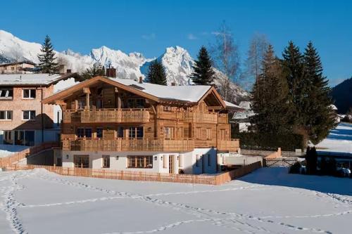 Sankt Anton am Arlberg Ski Chalet | Chalet Antoin Stube & Architecture -MESSAGE-'WHATSAP - BEFORE - BOOKING -I-43-681-2016-1054-