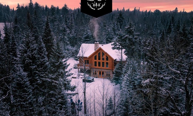 Fiddler Lake Resort Ski Chalet | Chalet Blue Jay Spa at Fiddler's Lake