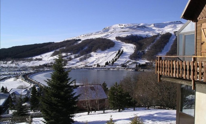 Besse-et-Saint-Anastaise Ski Chalet | Chalet- Capacité 8/10 pers au cœur de la station