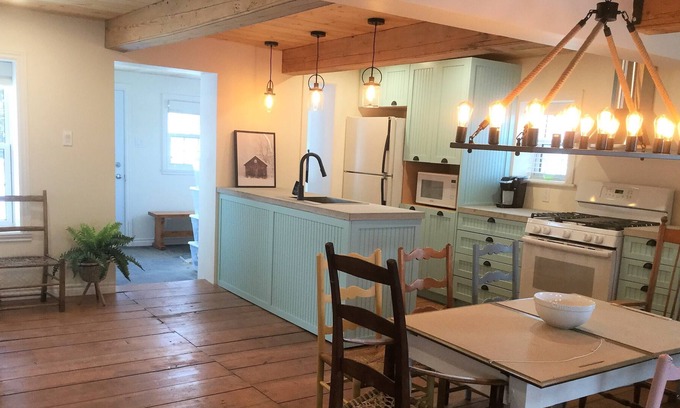 Saint Ferreol les Neiges Ski Chalet | CHALET CLOSE TO MONT SAINTE ANNE (BECASSINE)