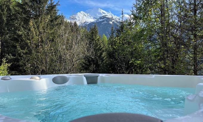 Sainte-Foy-Tarentaise Ski Chalet | Chalet in the heart of the resort, less than 4 minutes from the slopes, shops and restaurants.