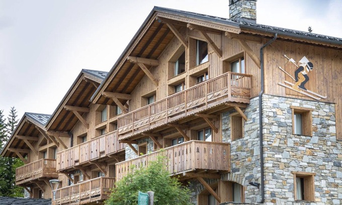 Les Eucherts Ski Chalet | Chalet Le Cervinia, 10 people, in the heart of La Rosière