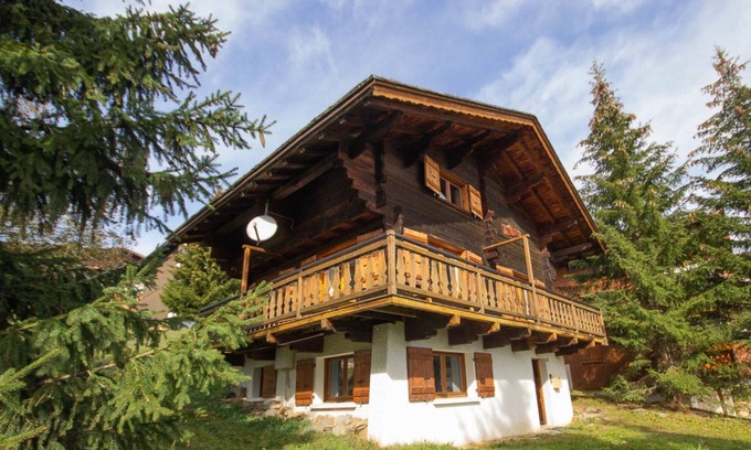 Les Saisies Ski Chalet | Chalet 'Le Grenier' with Mountain View, Private Garden and Wi-Fi
