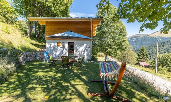 Le Reposoir Ski Chalet | Chalet "Le Petit Ranch" with Mountain View and Private Garden