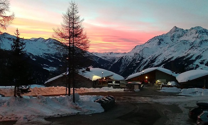 Les Eucherts Bed & Breakfast | Chalet Matsuzaka