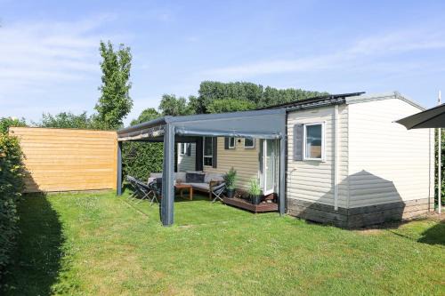 Kortgene Ski Chalet | Chalet met overkapping op camping aan het Veerse Meer